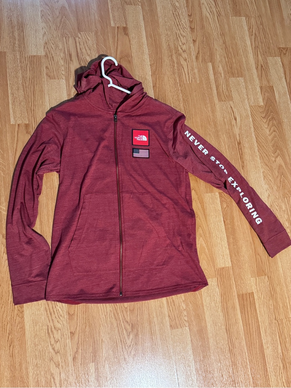 NWT The North Face Men’s Maroon Hooded Zip Jacket with Sleeve Logo- medium